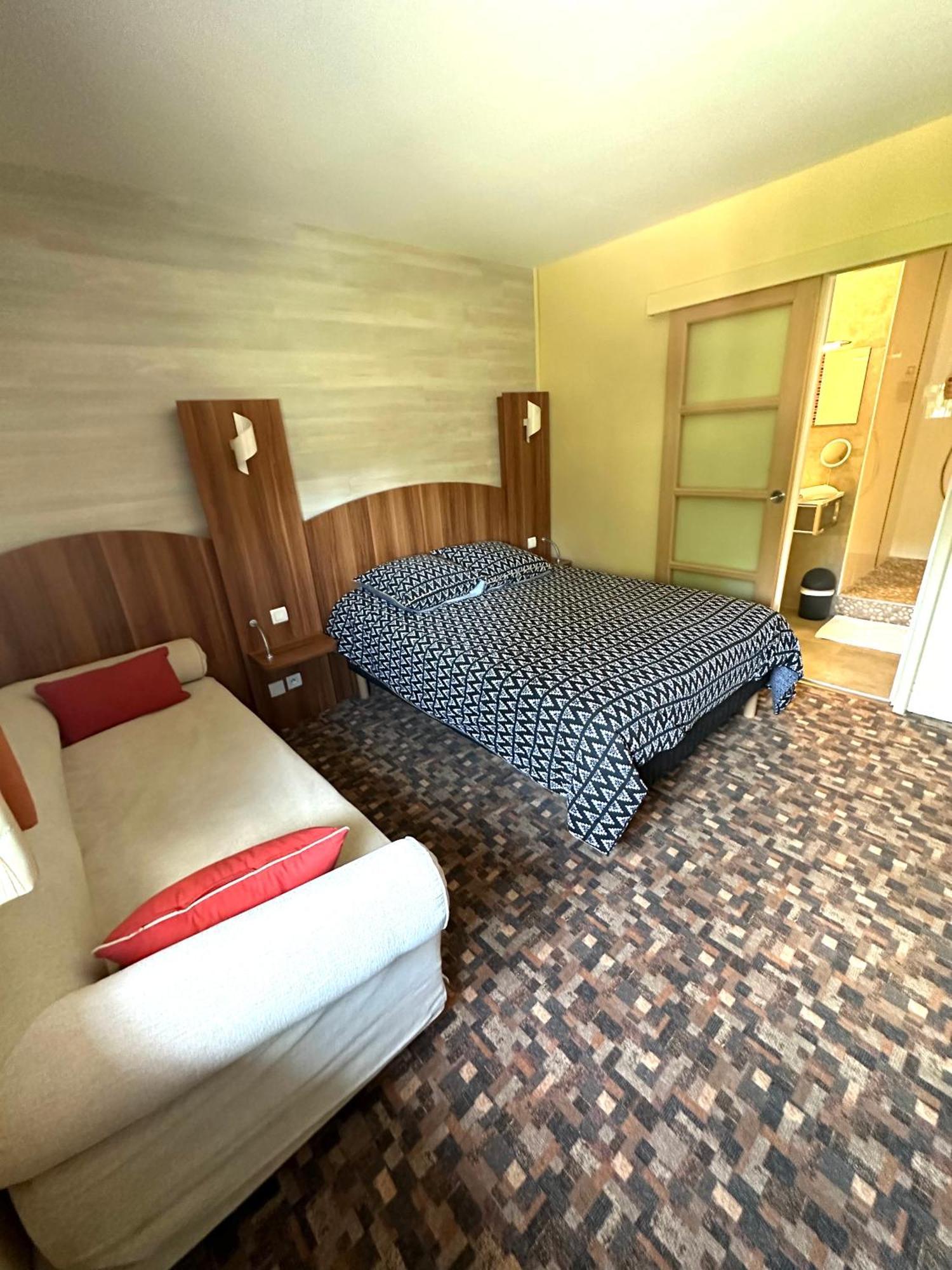 Hotel Roc Land Les Portes du Coglais Exterior foto