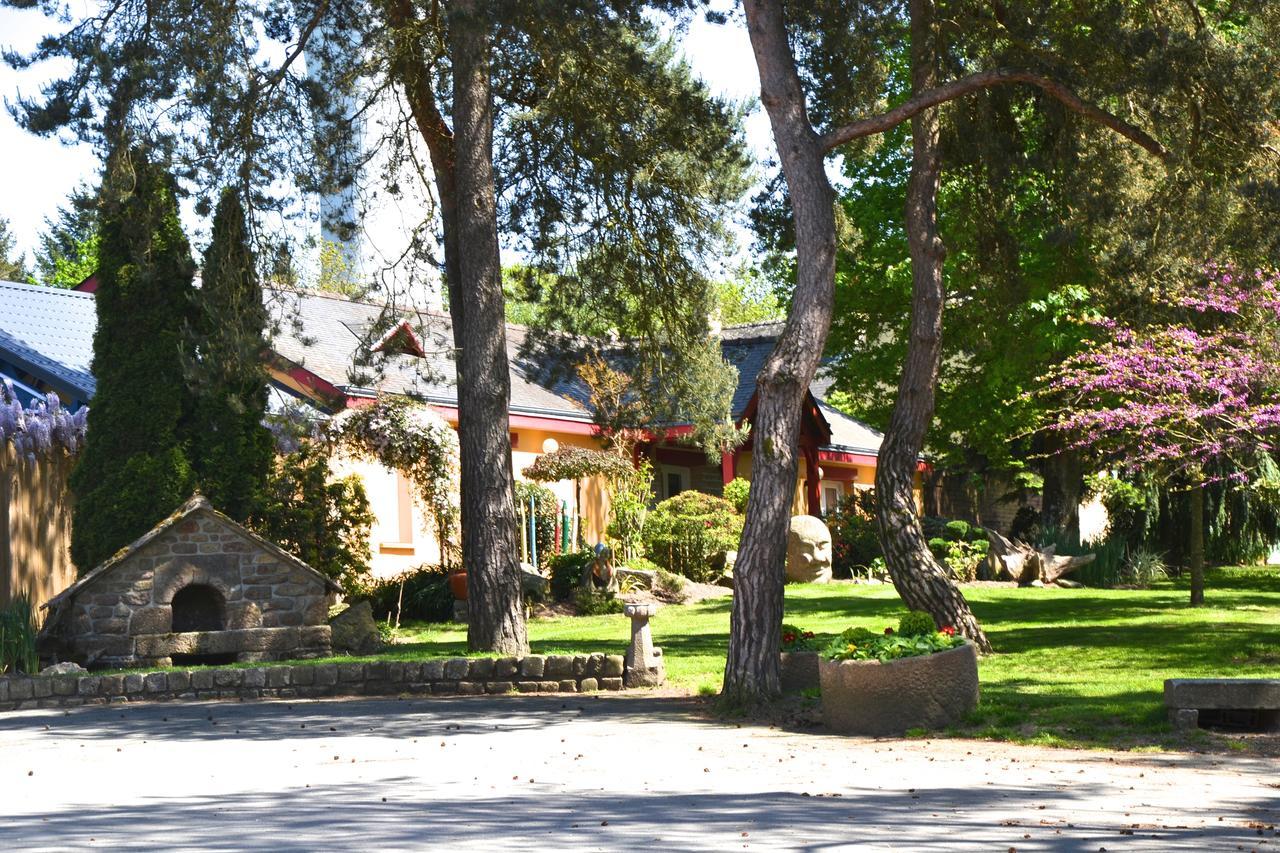 Hotel Roc Land Les Portes du Coglais Exterior foto